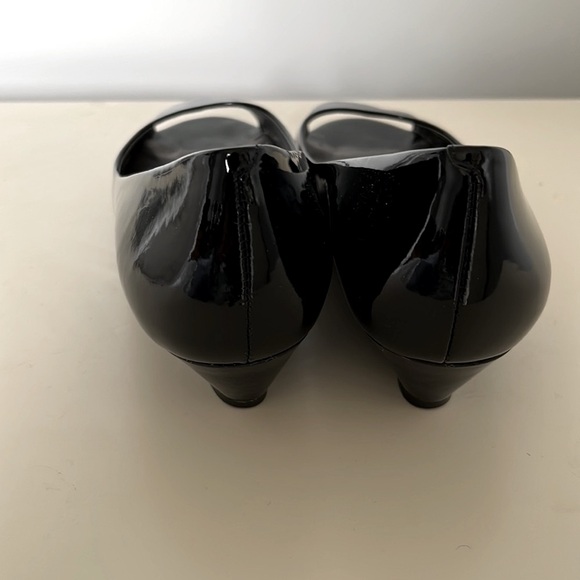 Cole Haan Black Patent Low Heeled Open Toe Wedges, US 8.5 - Picture 4 of 8